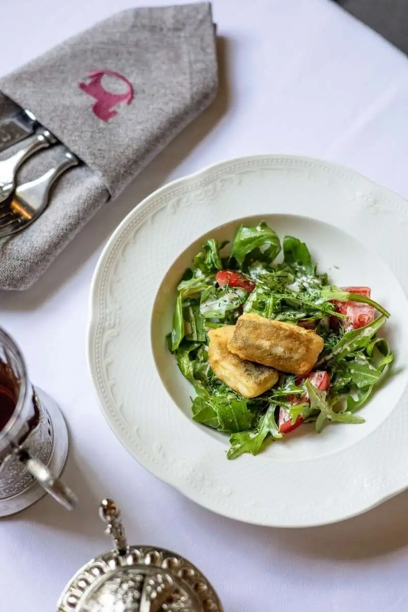 БИЗНЕС 2026 Салат с судаком и соусом тар-тар