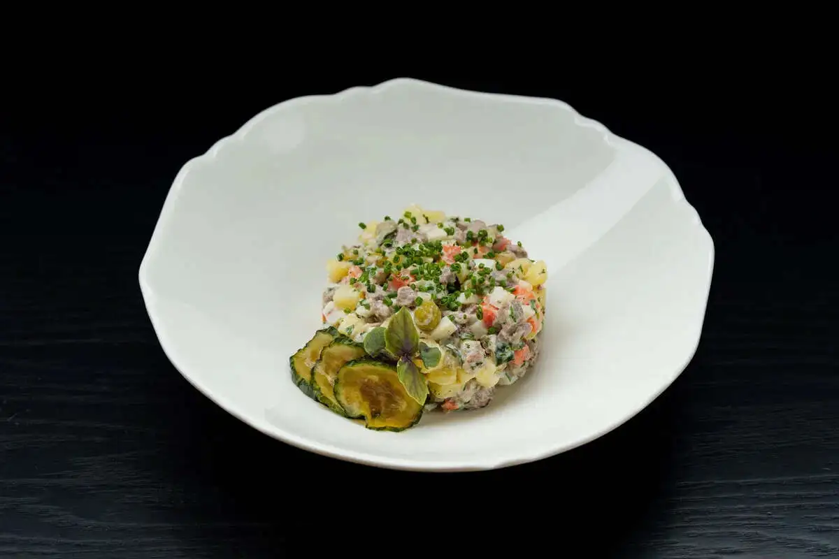 Оливье с говядиной 