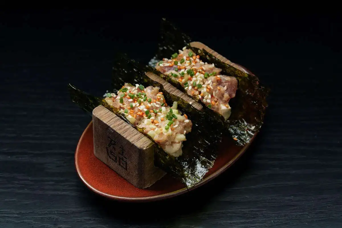  Хэндролл с тунцом 