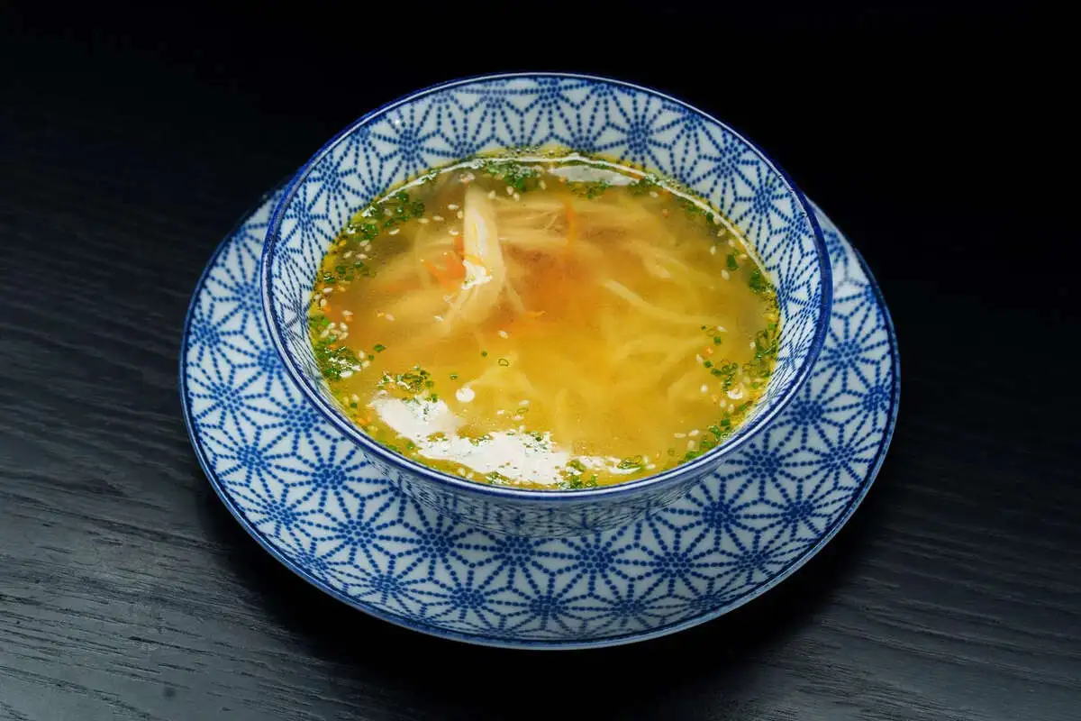 Куриный бульон с лапшой 