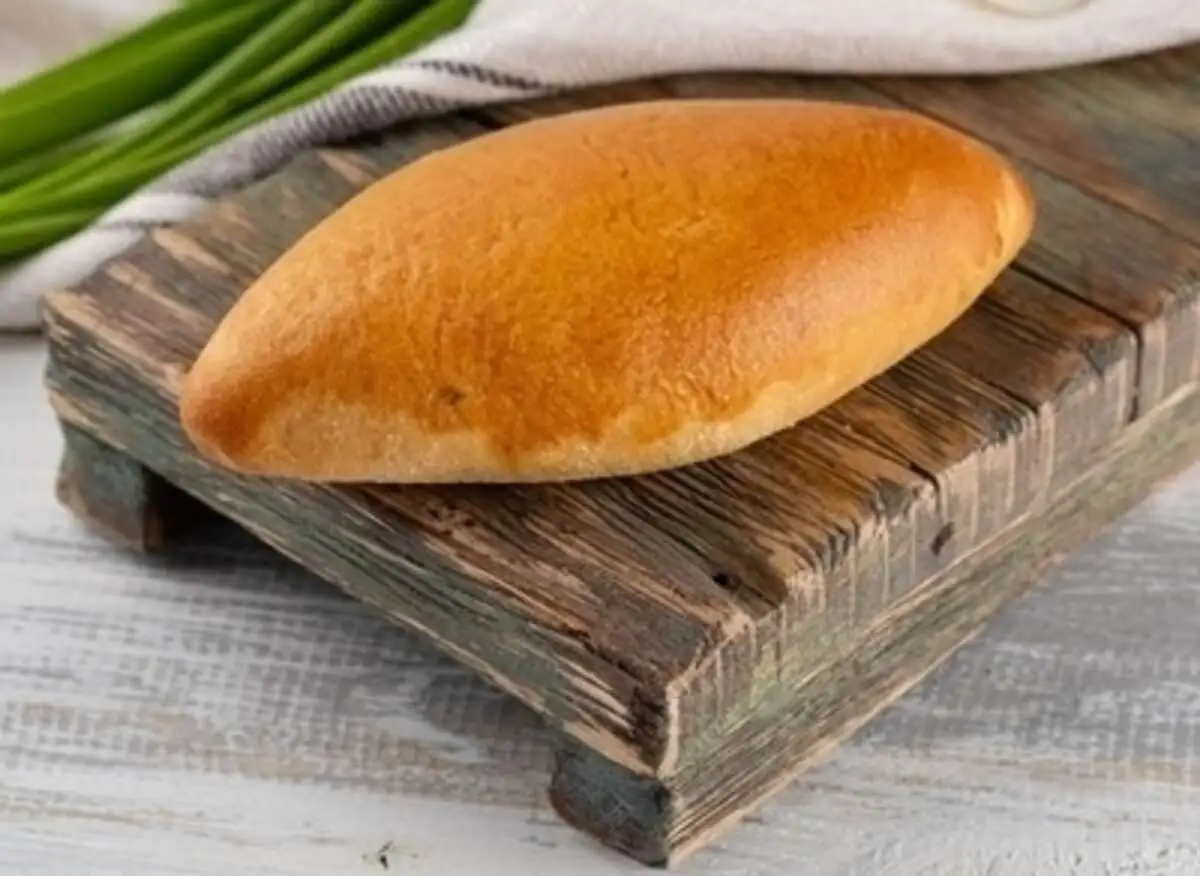 Пирожок постный с зелёным луком 