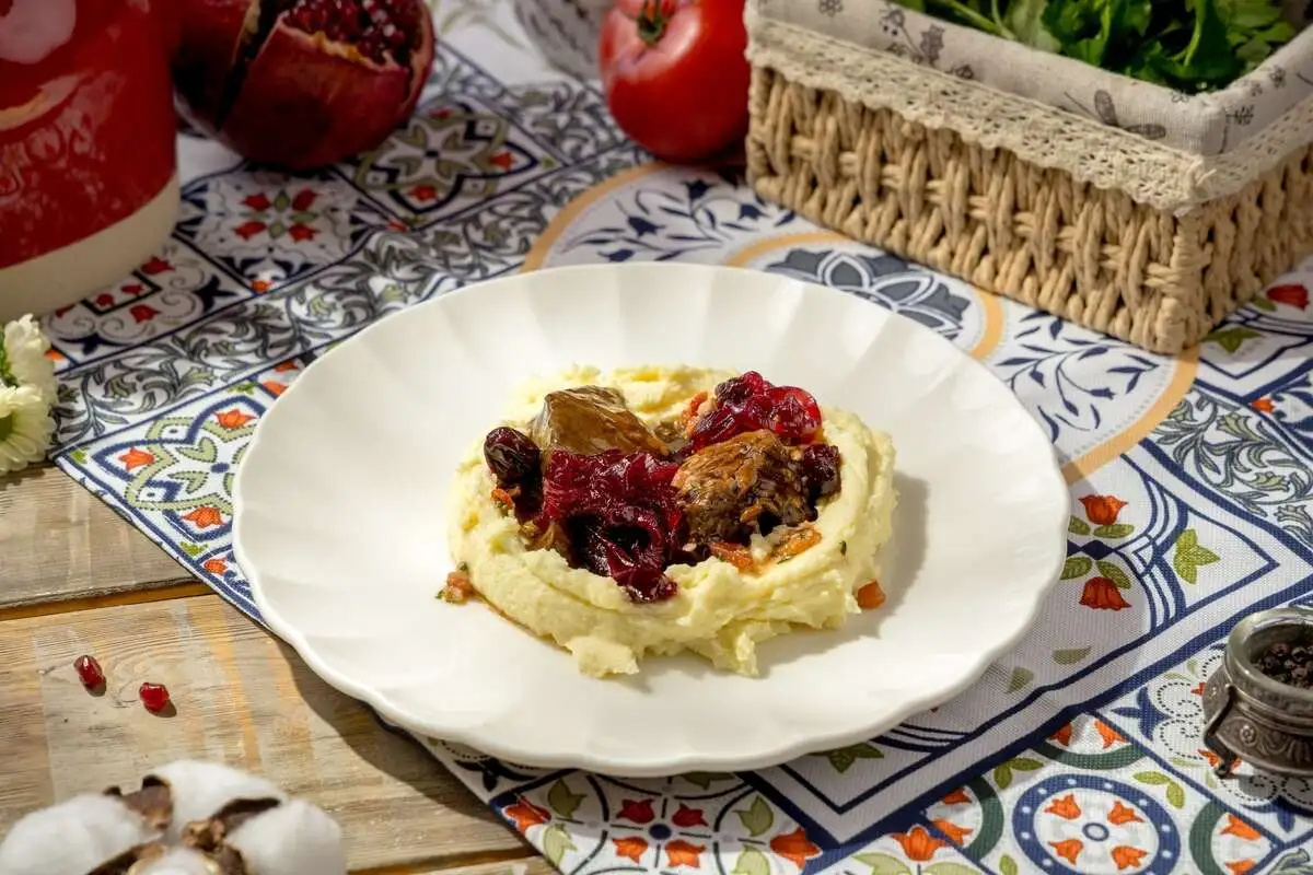 Телятина в мясном соусе