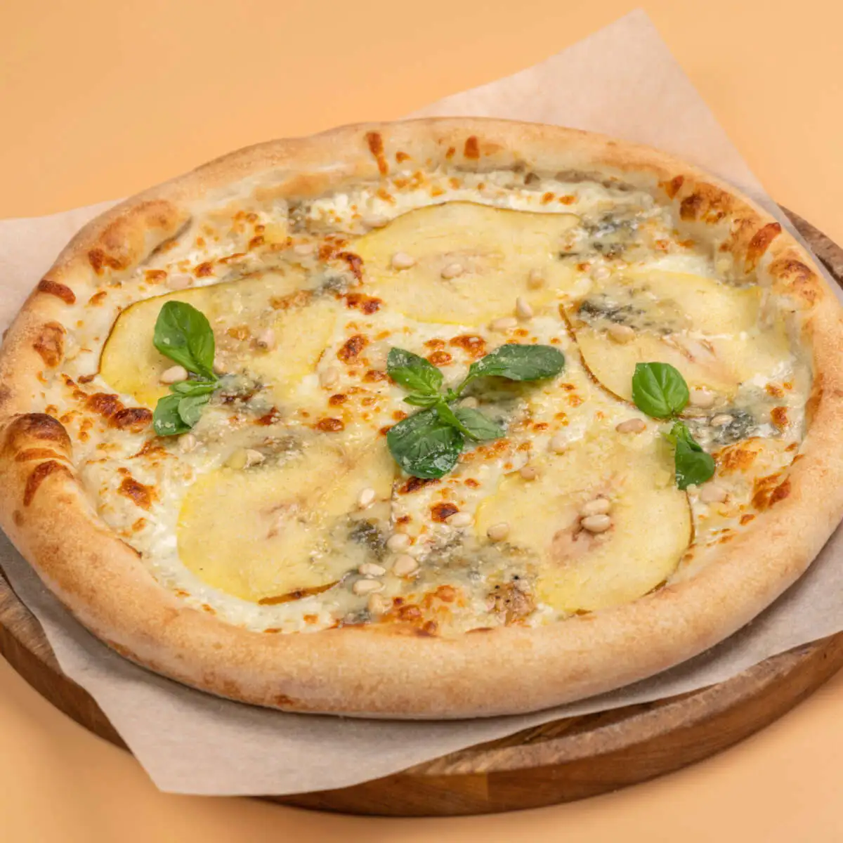 С грушей, горгонзолой и кедровыми орешками