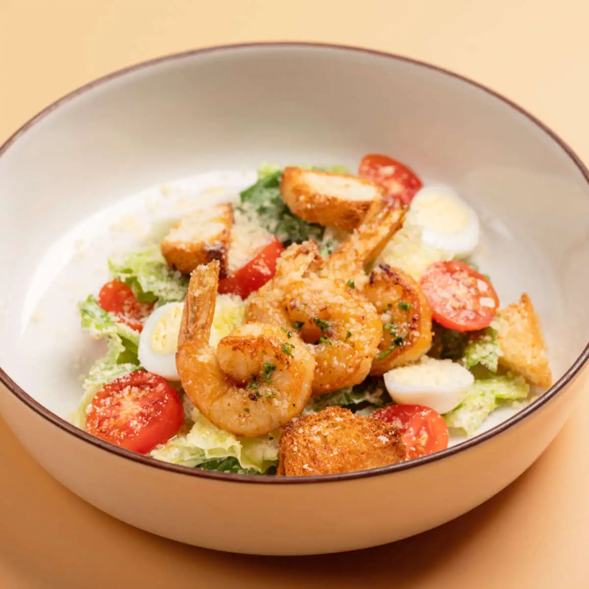 Цезарь с двойной порцией креветок