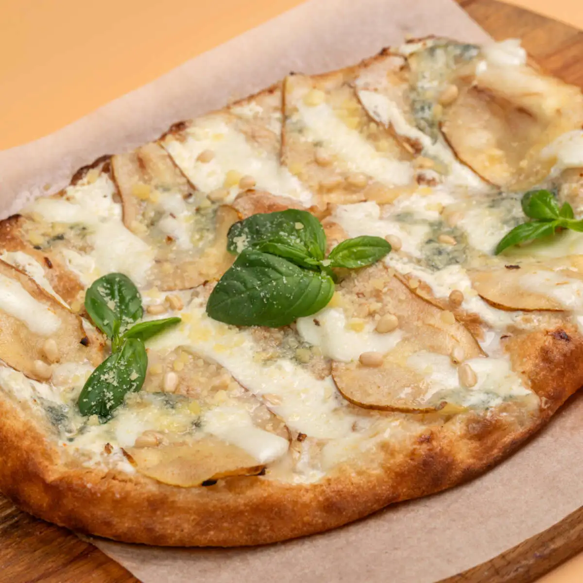 С грушей, горгонзолой и кедровыми орешками