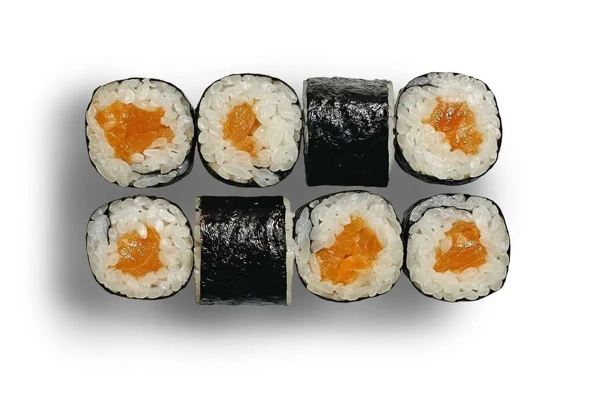 Маки с лососем 