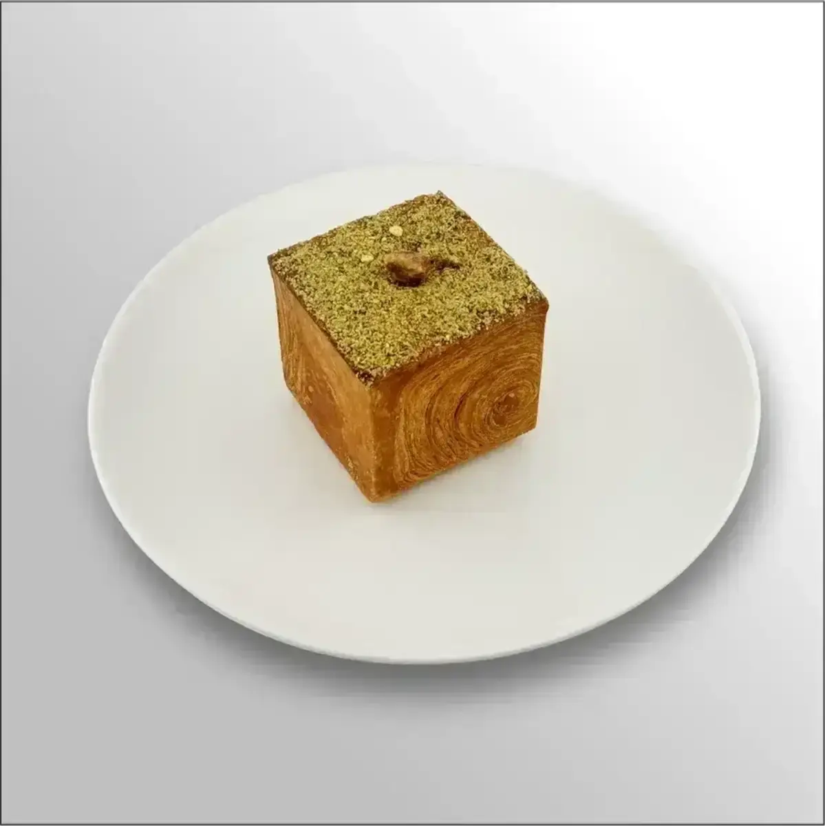 Круассан кубический с малиной