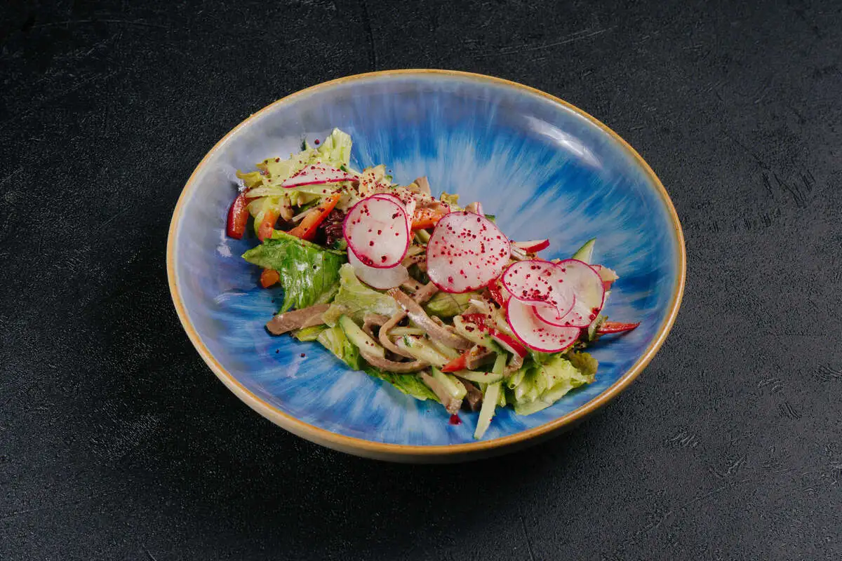 Салат с языком и редисом