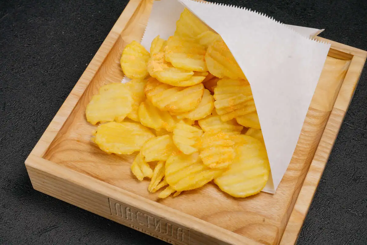 Картофельные диски с пудрой чеддера