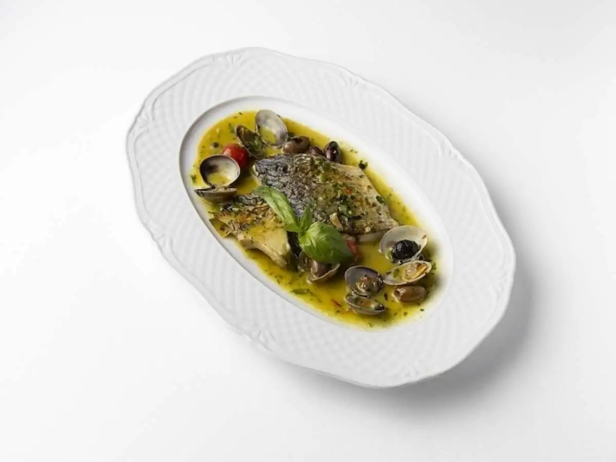 Дикий сибас с вонголе и артишоками