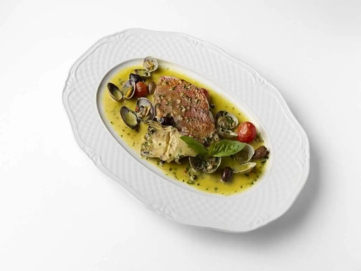 Снеппер с вонголе и артишоками