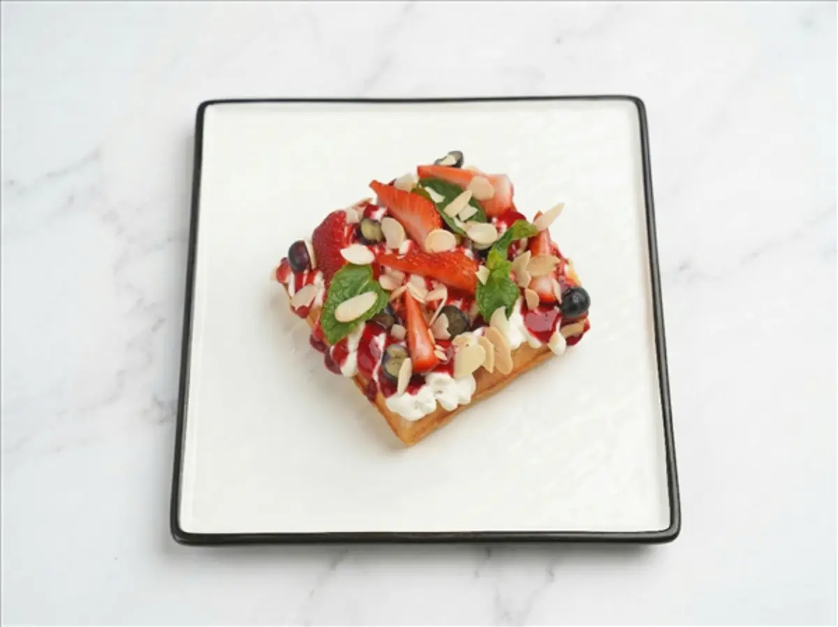 Вафли с маскарпоне с ягодами 