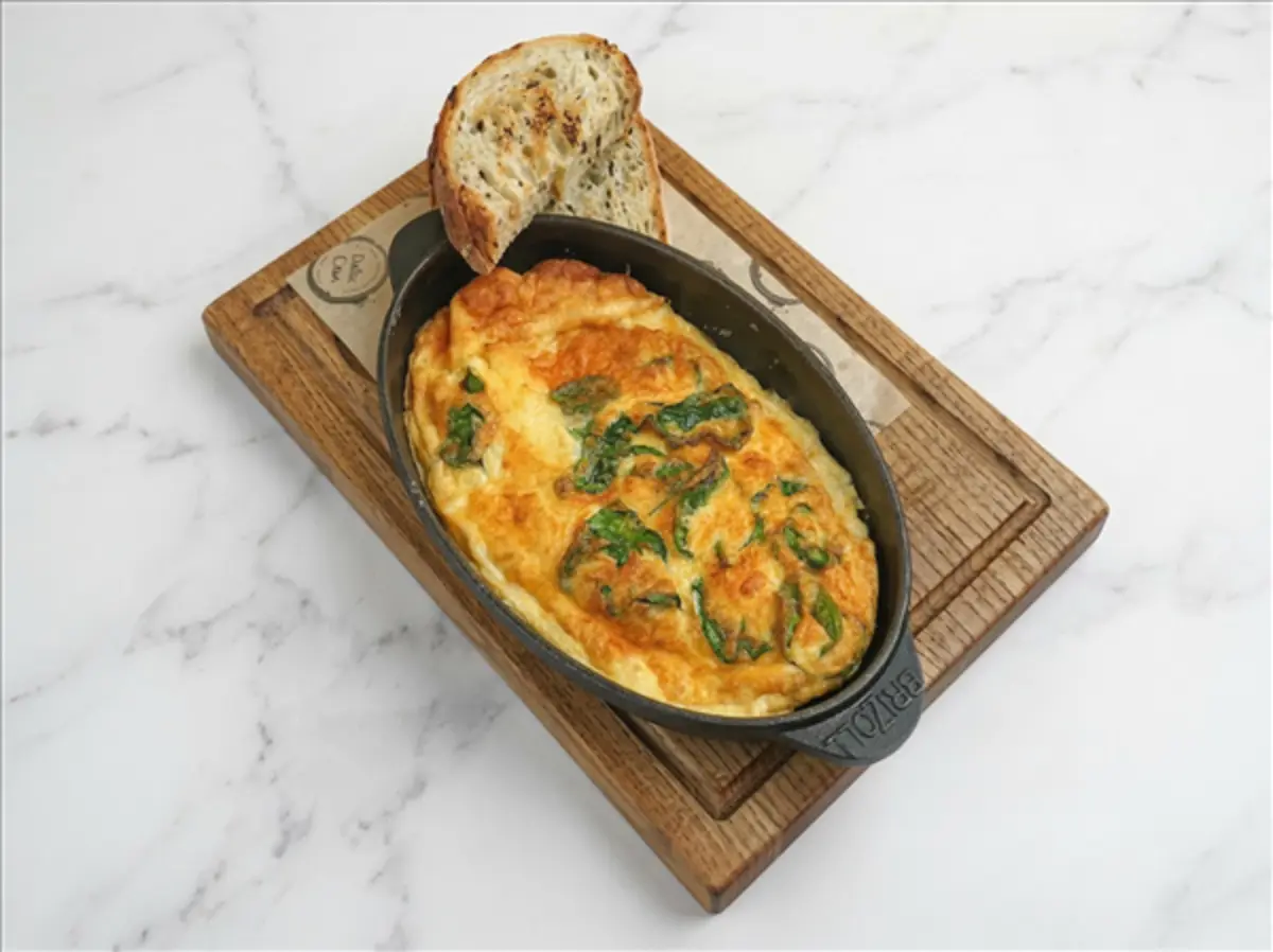 Фриттата с сыром скаморца