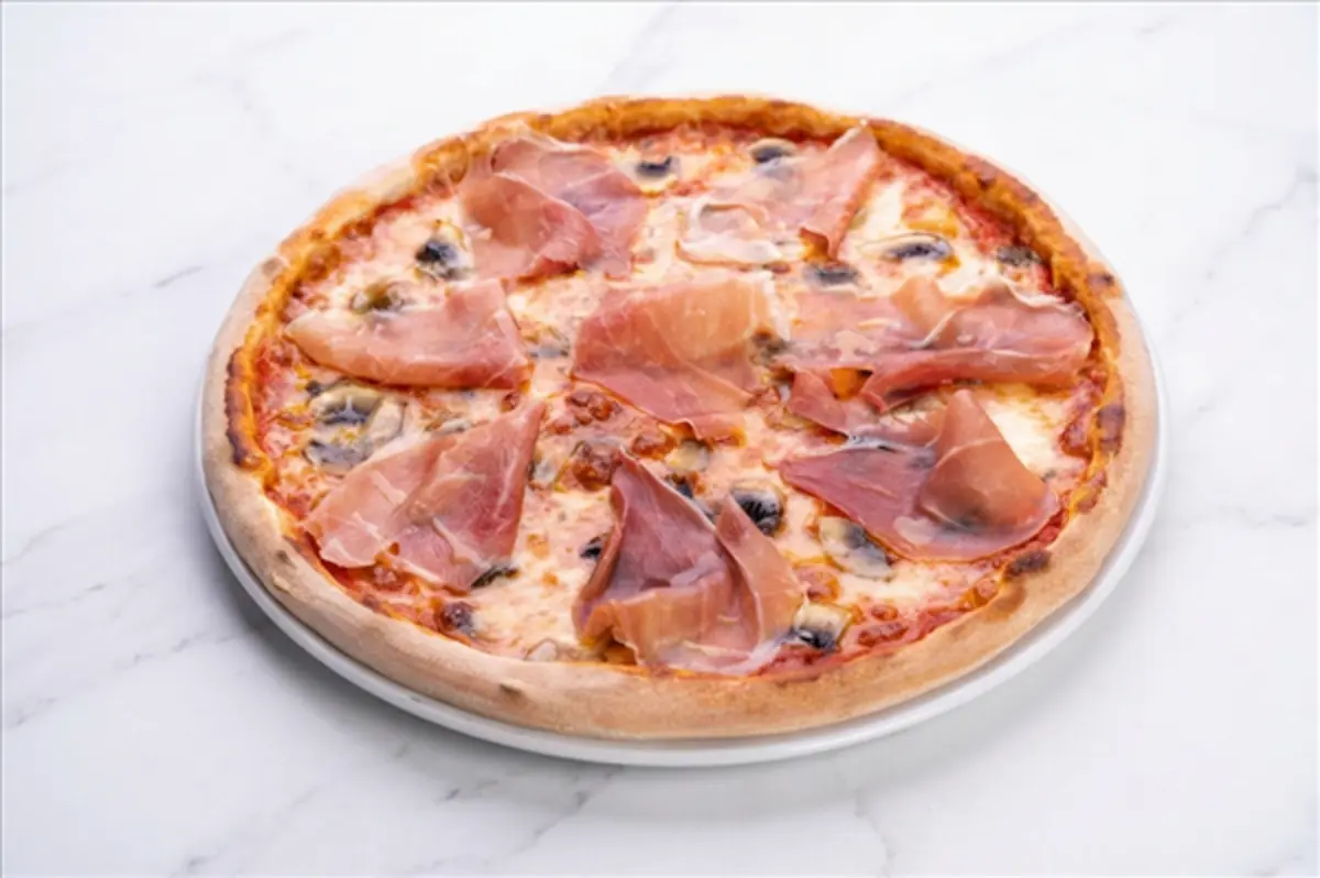 Пицца с пармой и грибами