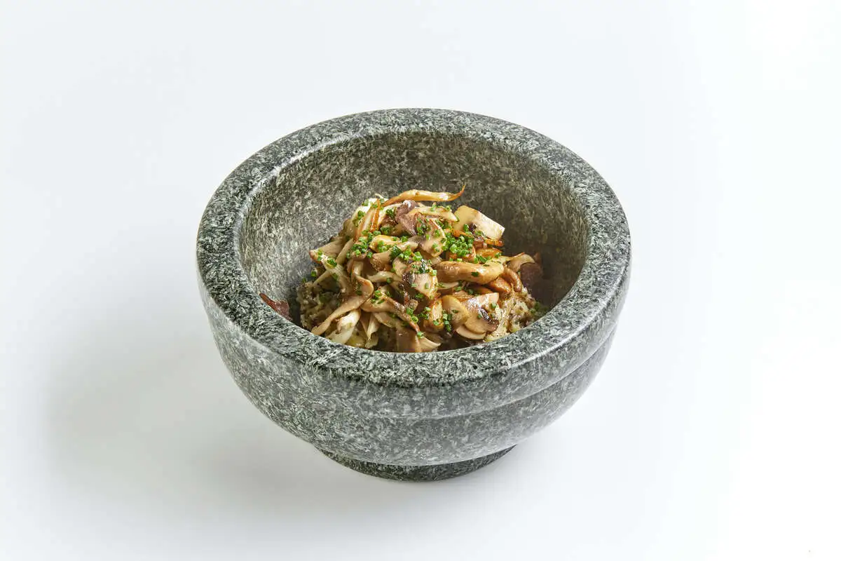 Картофель, толченый на углях с миксом грибов и трюфелем