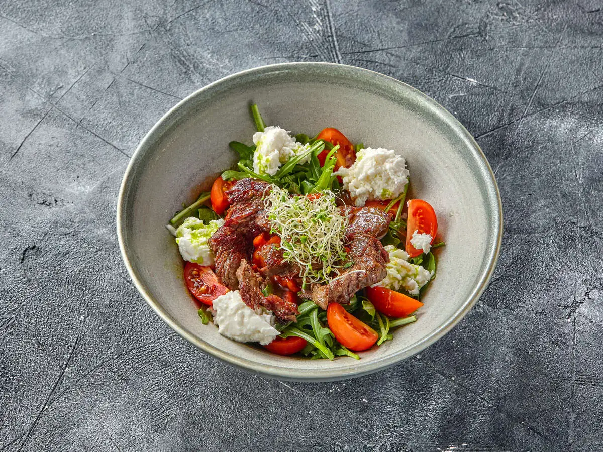 Теплый салат  Горячий итальянец