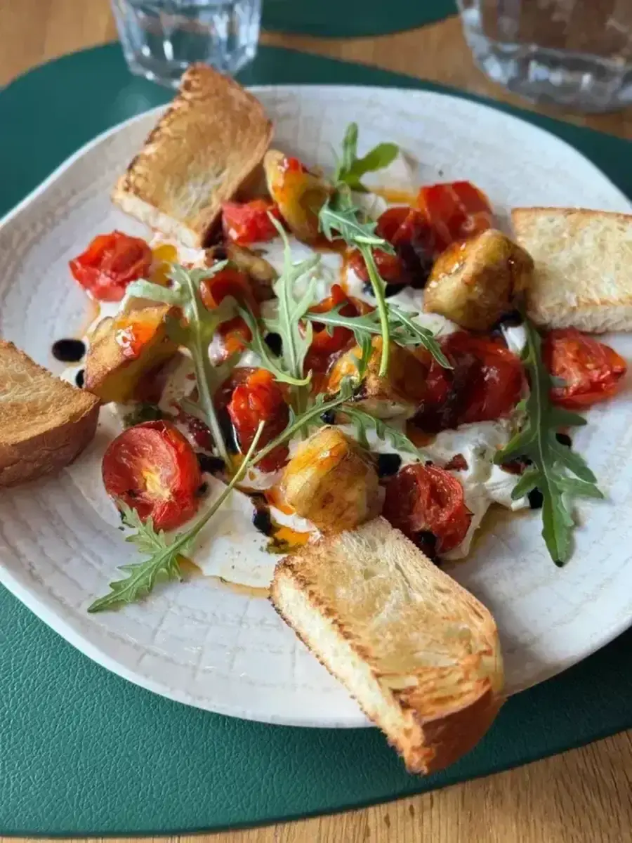 Дип из страчателлы и крем-сыра с печеными томатами и перцем, 320г