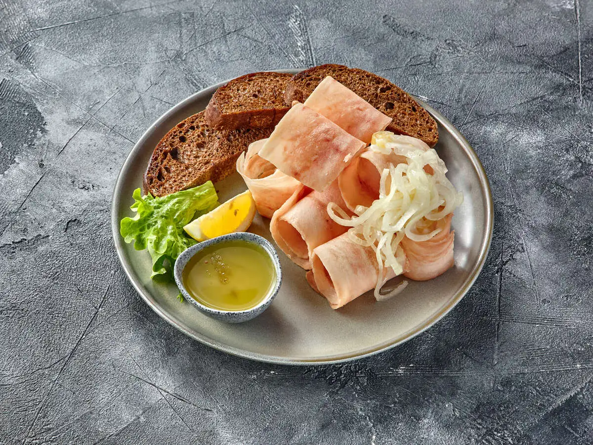 Строганина из пеламиды 