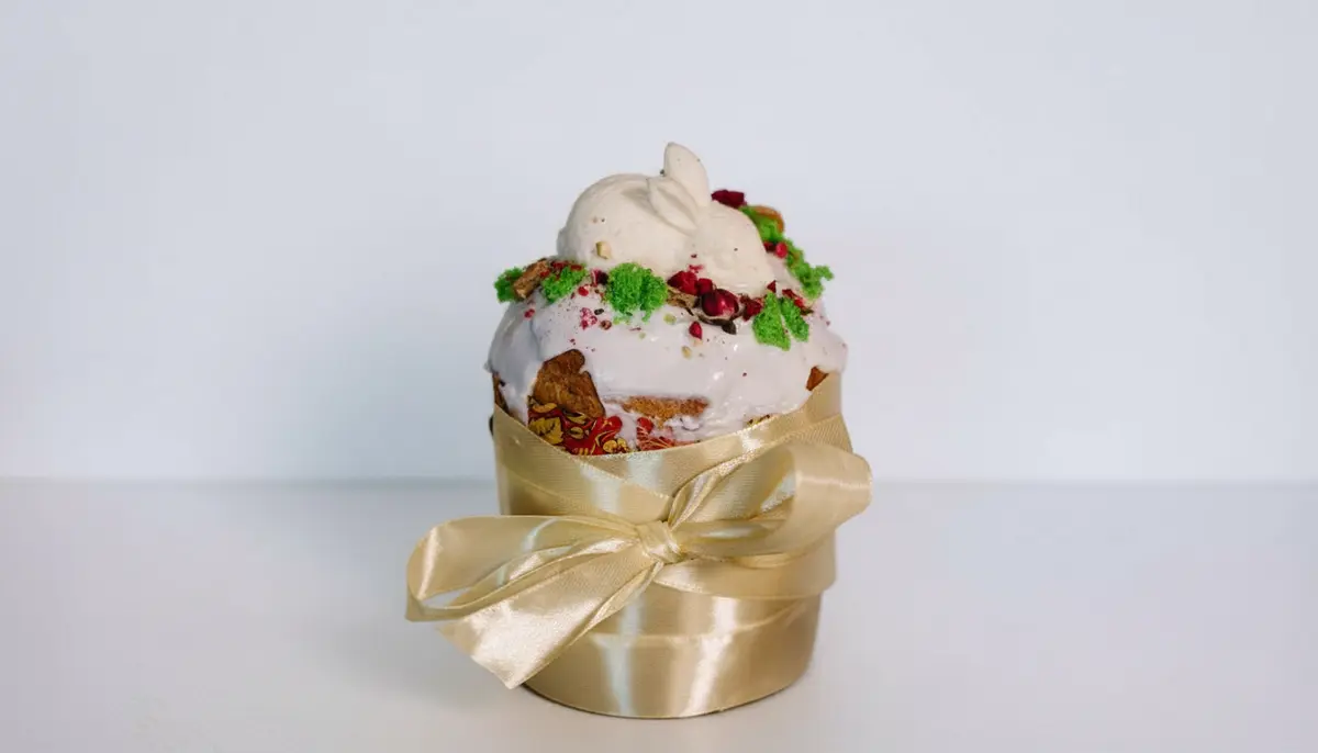 Кулич с малиновой начинкой