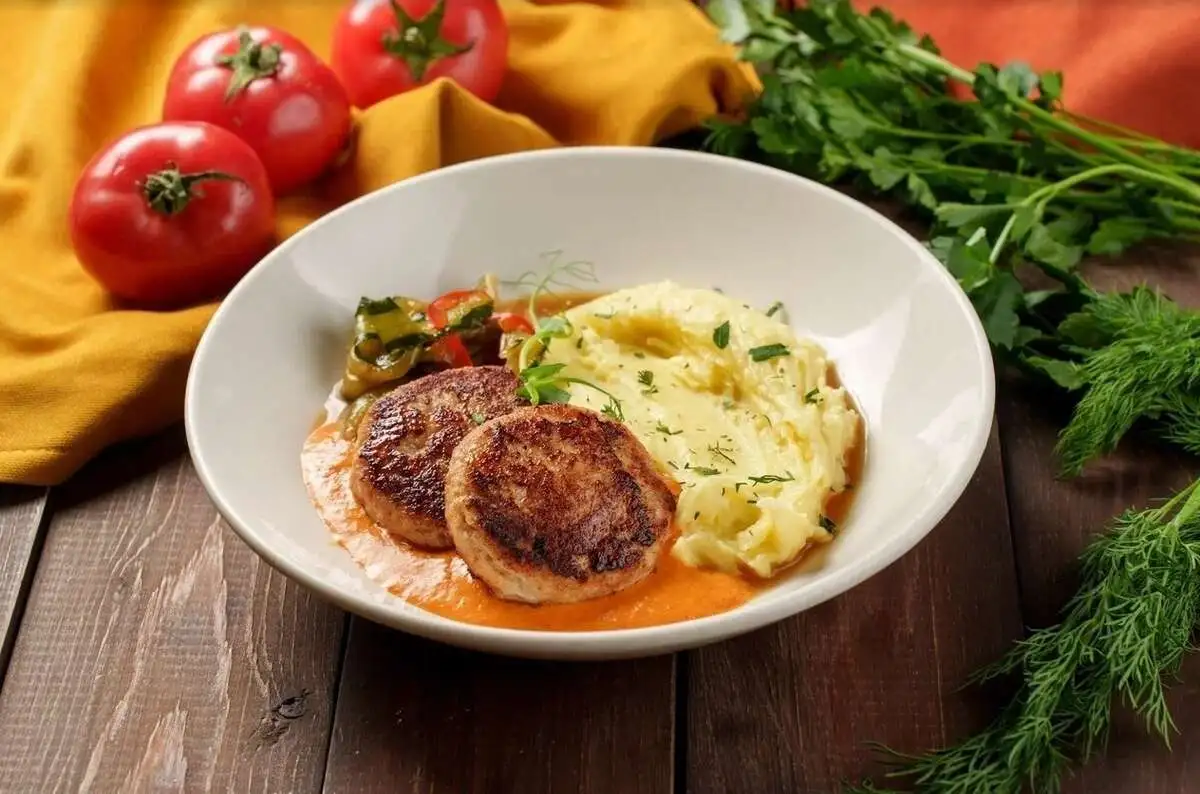 Котлеты куриные с картофельным пюре