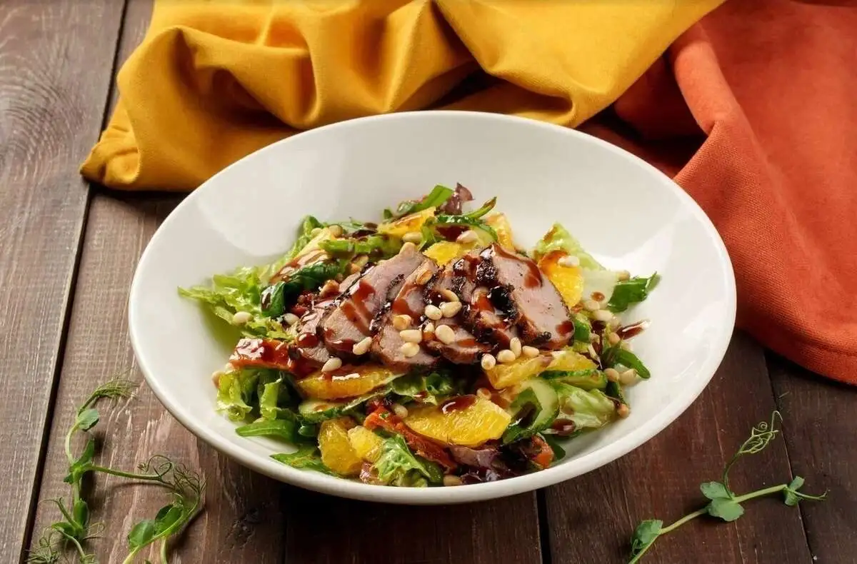 Салат с утиной грудкой и апельсином