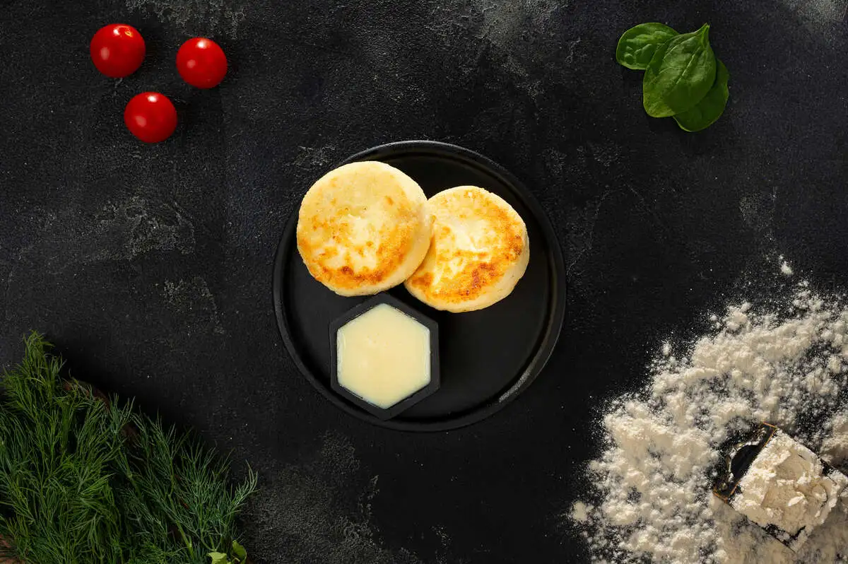 Сырники творожные со сгущенкой