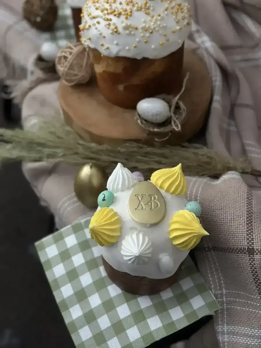 Кулич с шоколадной начинкой