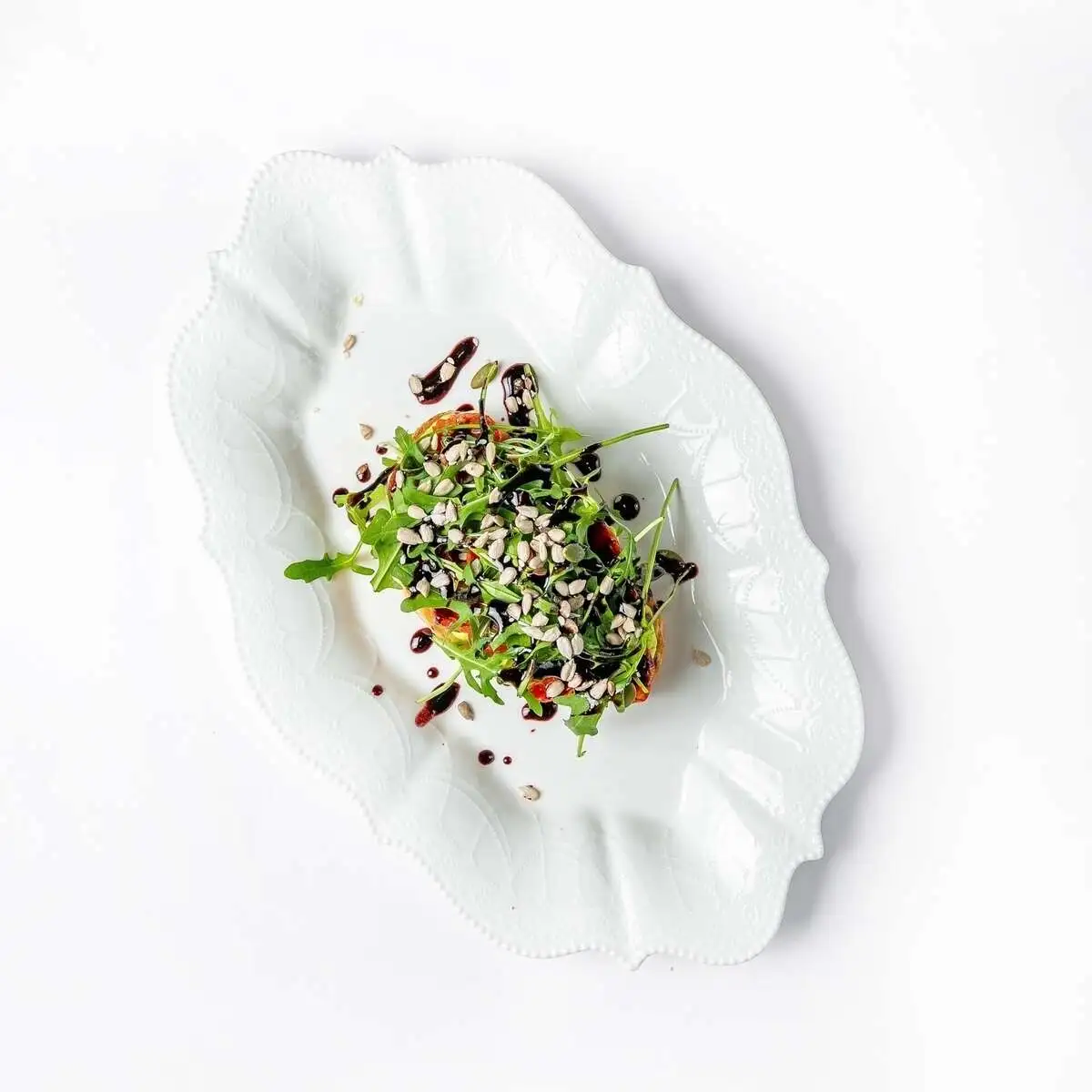 Авокадо тост с вялеными томатами 