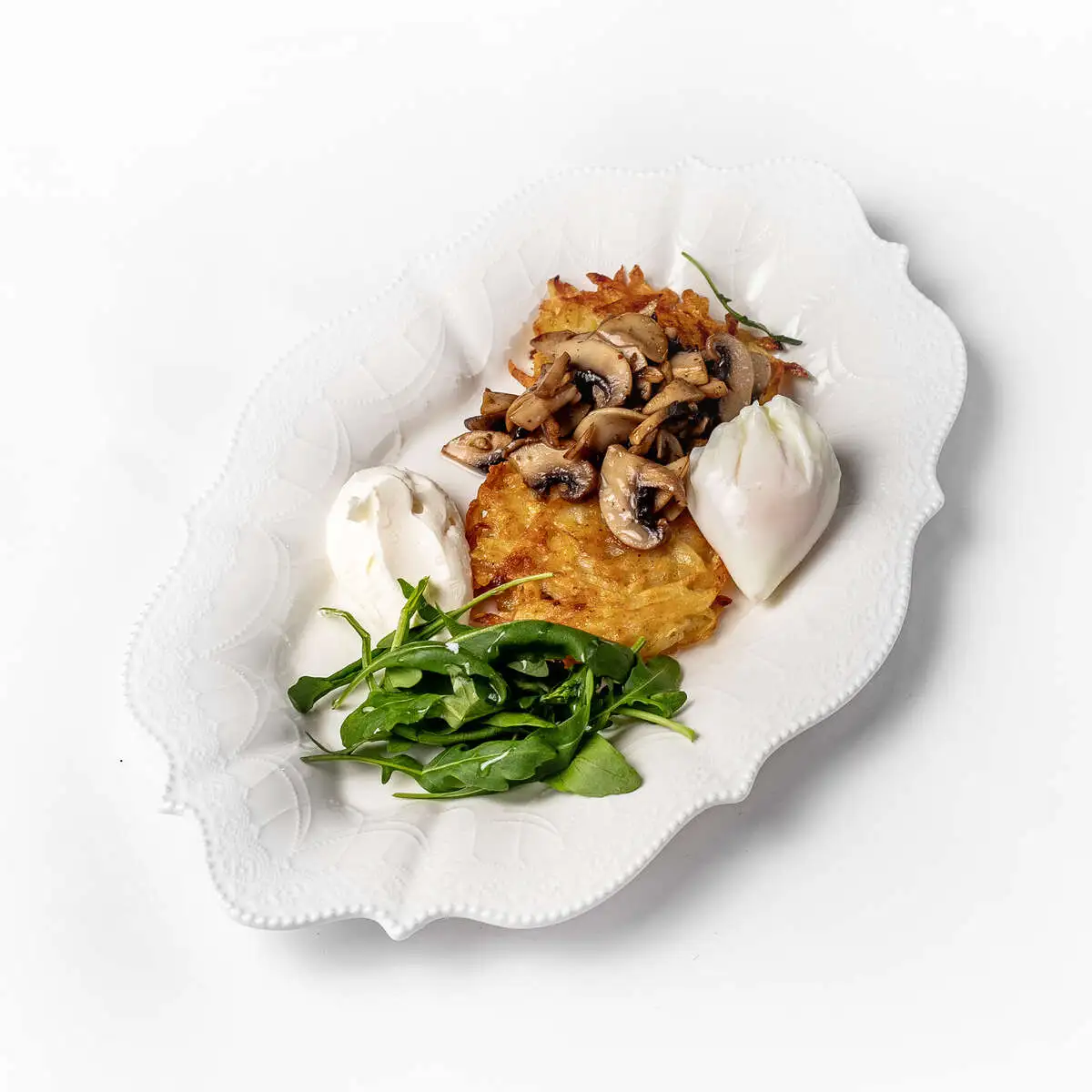 Драник с шампиньонами и копченой сметаной