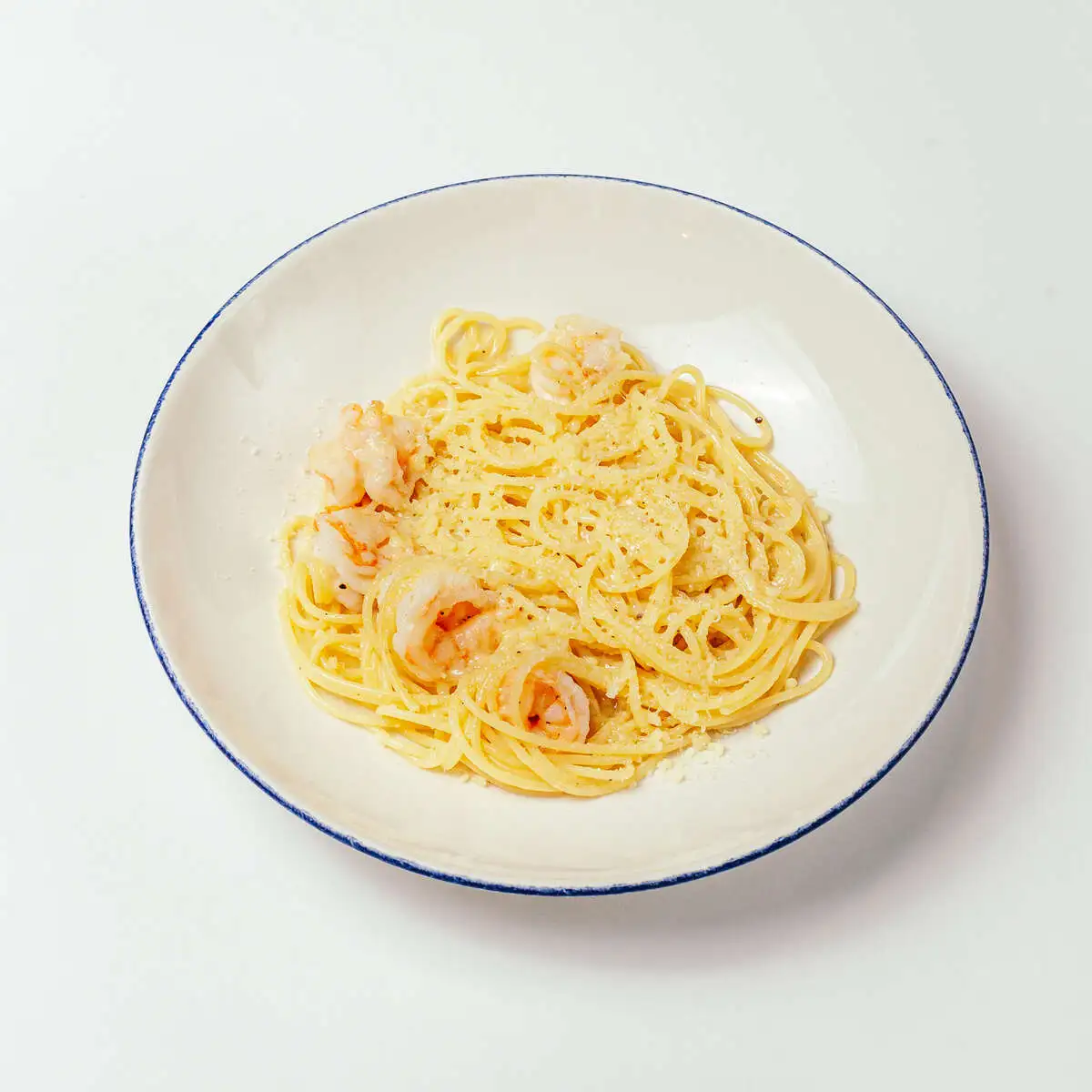 Спагетти с креветкой и пармезаном