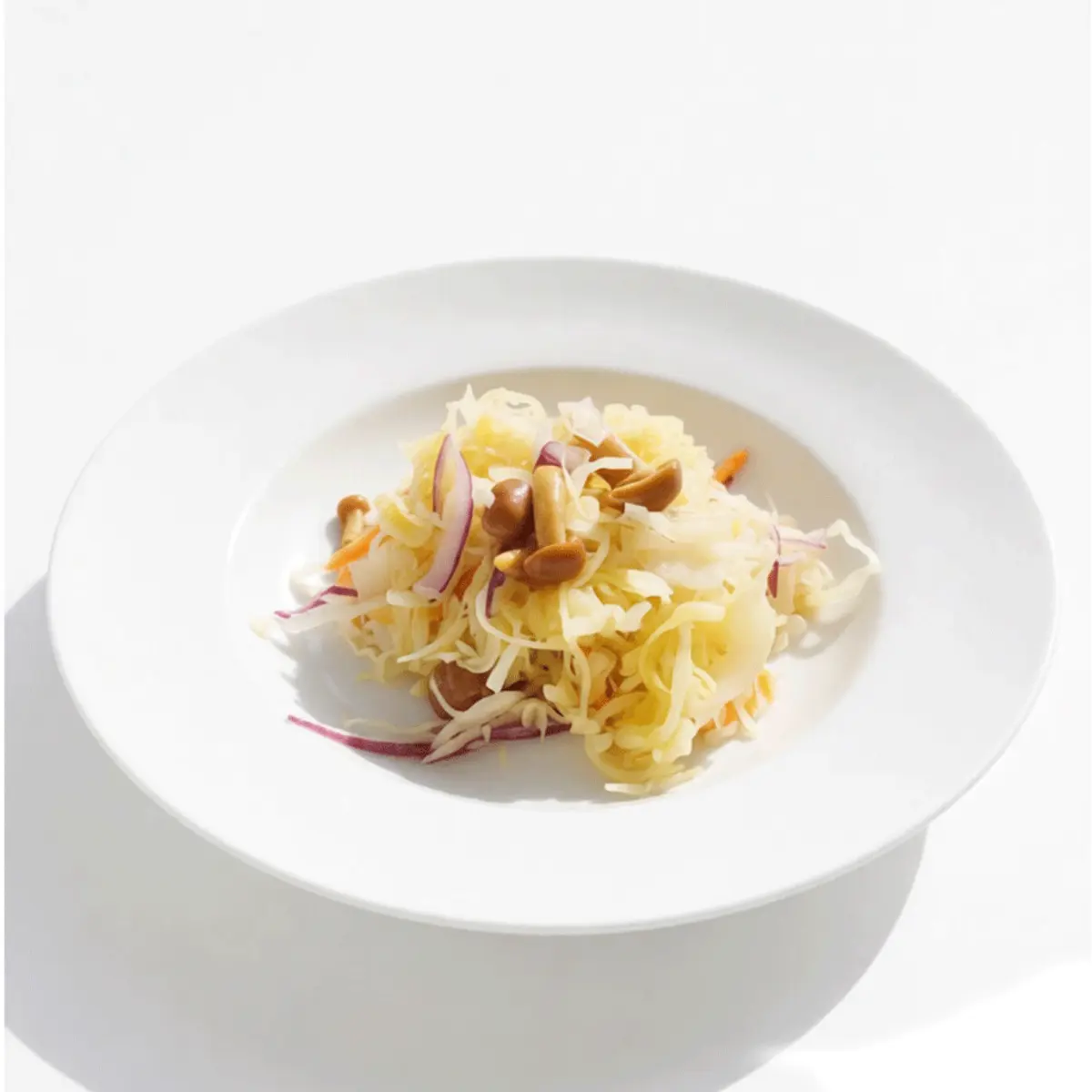 Салат с квашеной капустой, опятами и горчичным маслом