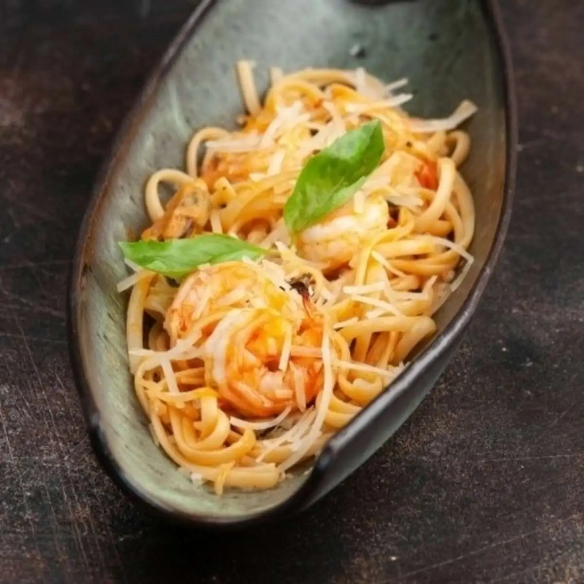 Паста с мидиями и креветками