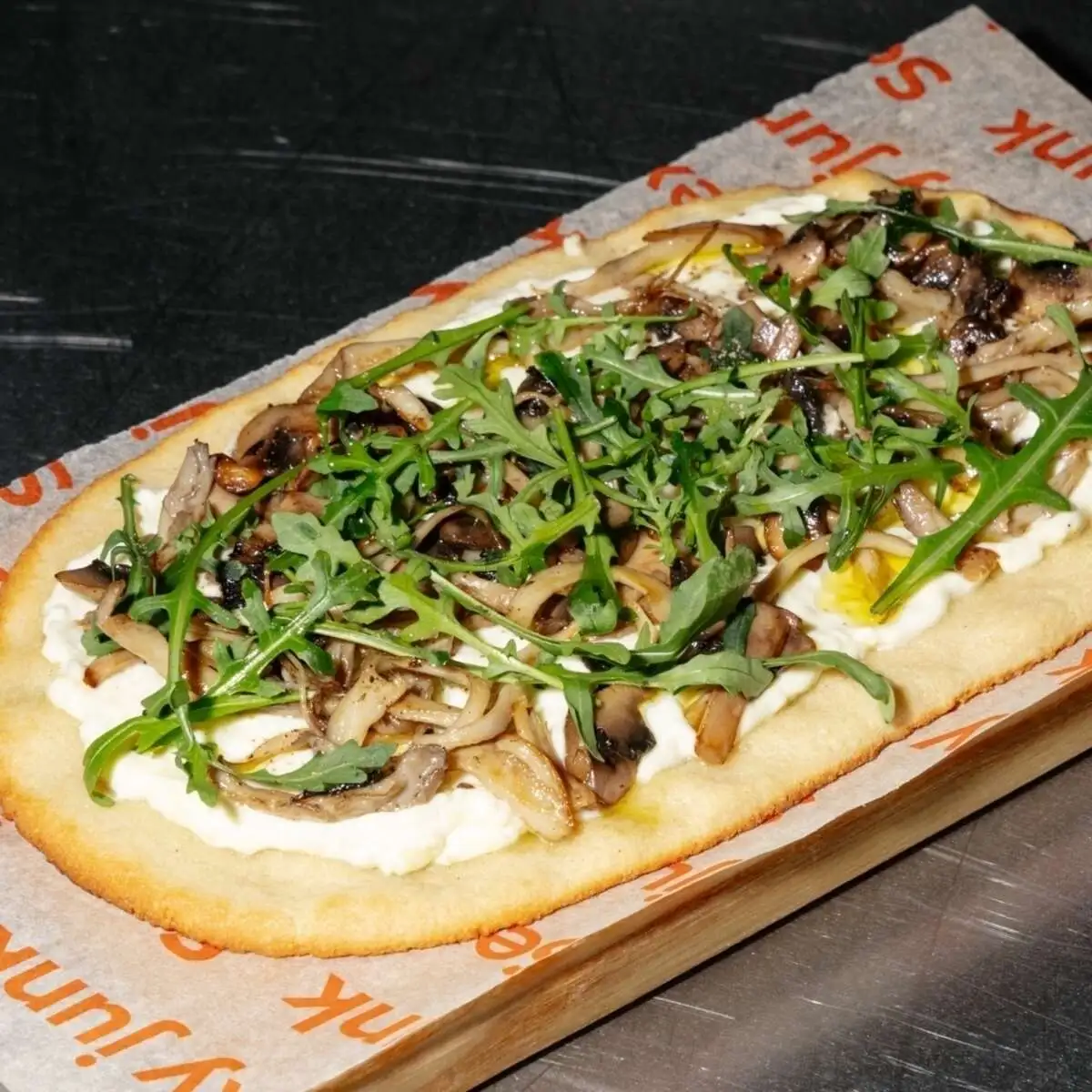 Кето-пицца Три сыра с грибами