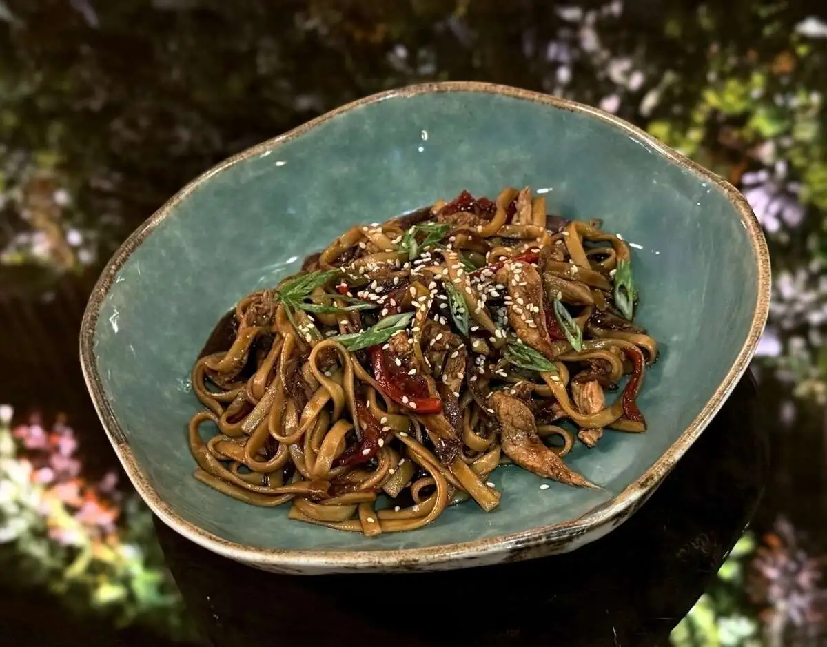 Лапша удон с куриным филе/Udon noodles with chicken fillet