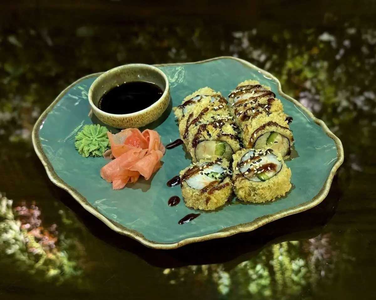 Горячий ролл с креветкой/Hot roll with shrimp