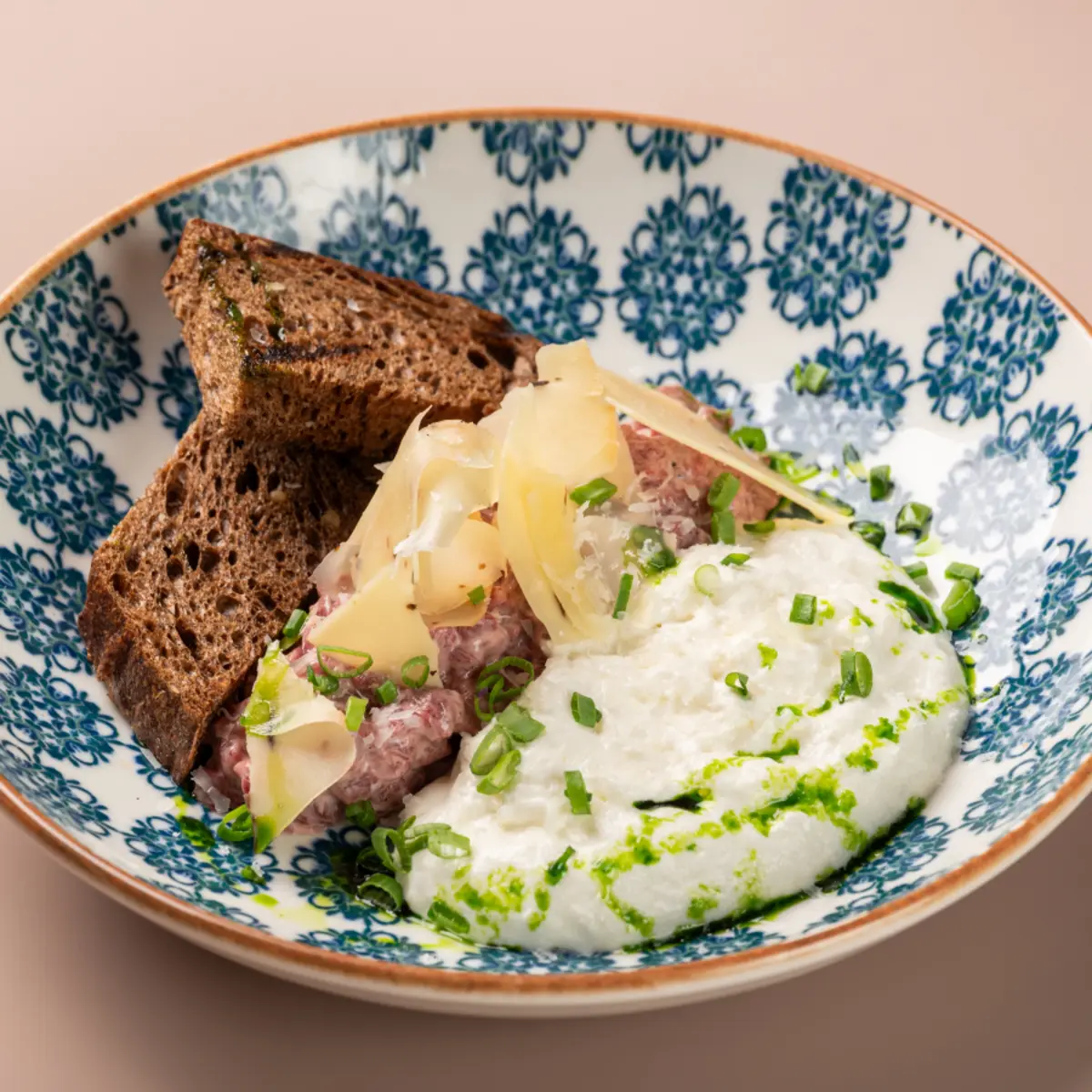 Тартар говядина с трюфельным сыром