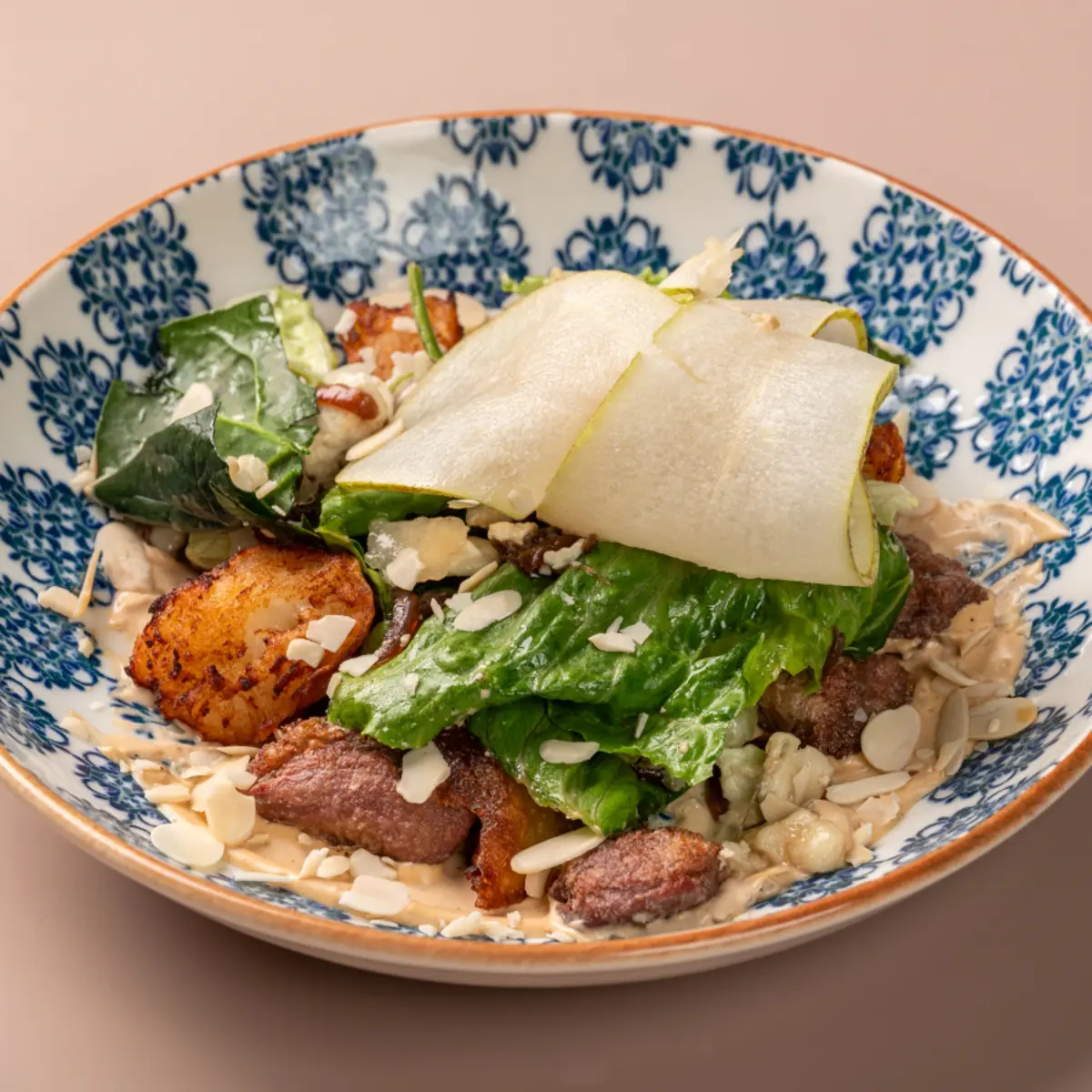 Салат с печенью индейки и грушей