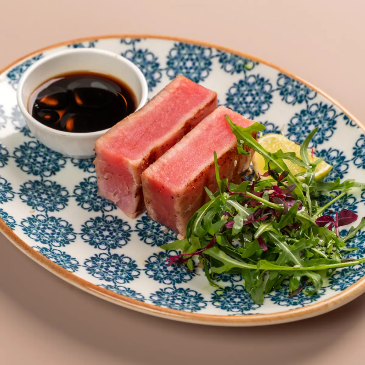 Филе тунца с шисо соусом