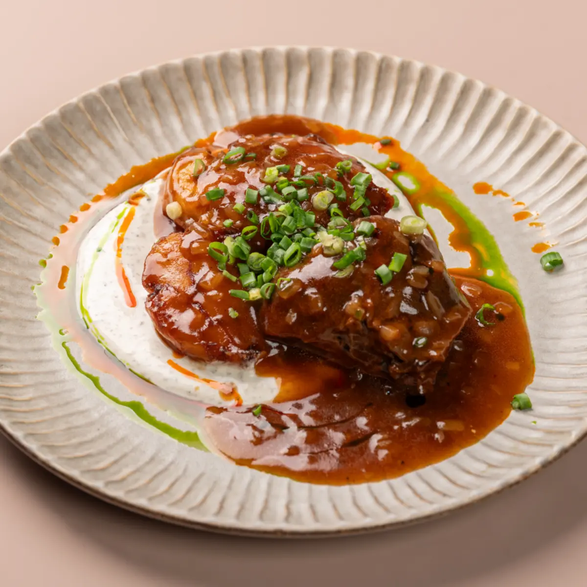 Щека говяжья с печеным картофелем