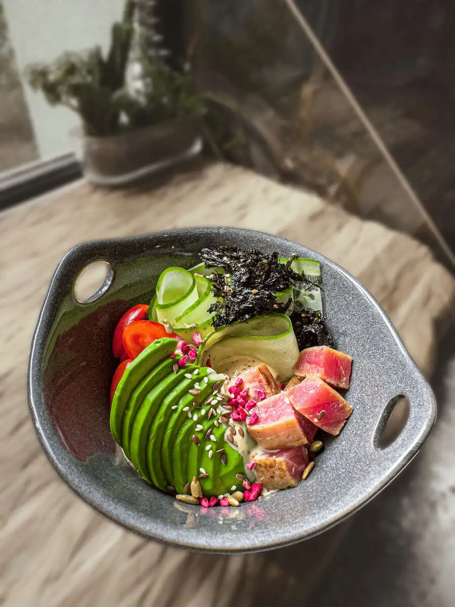 Салат-боул с тунцом