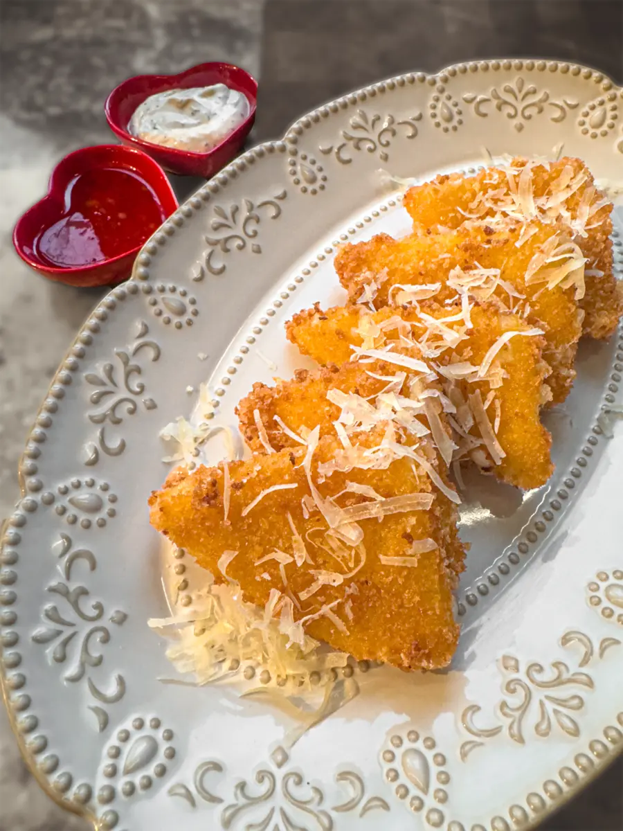 Сыр сулугуни в панировке с сыром пармезан