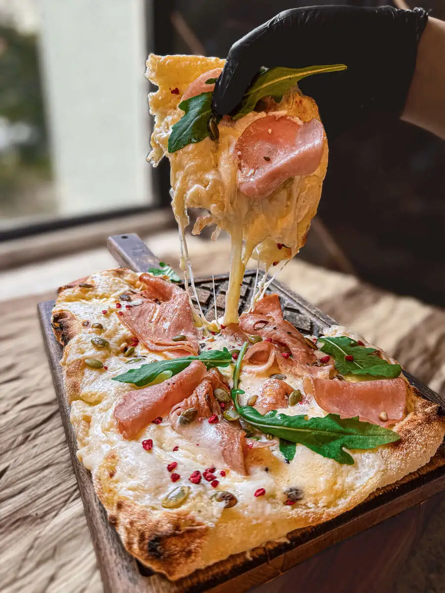 Римская пицца с мортаделлой