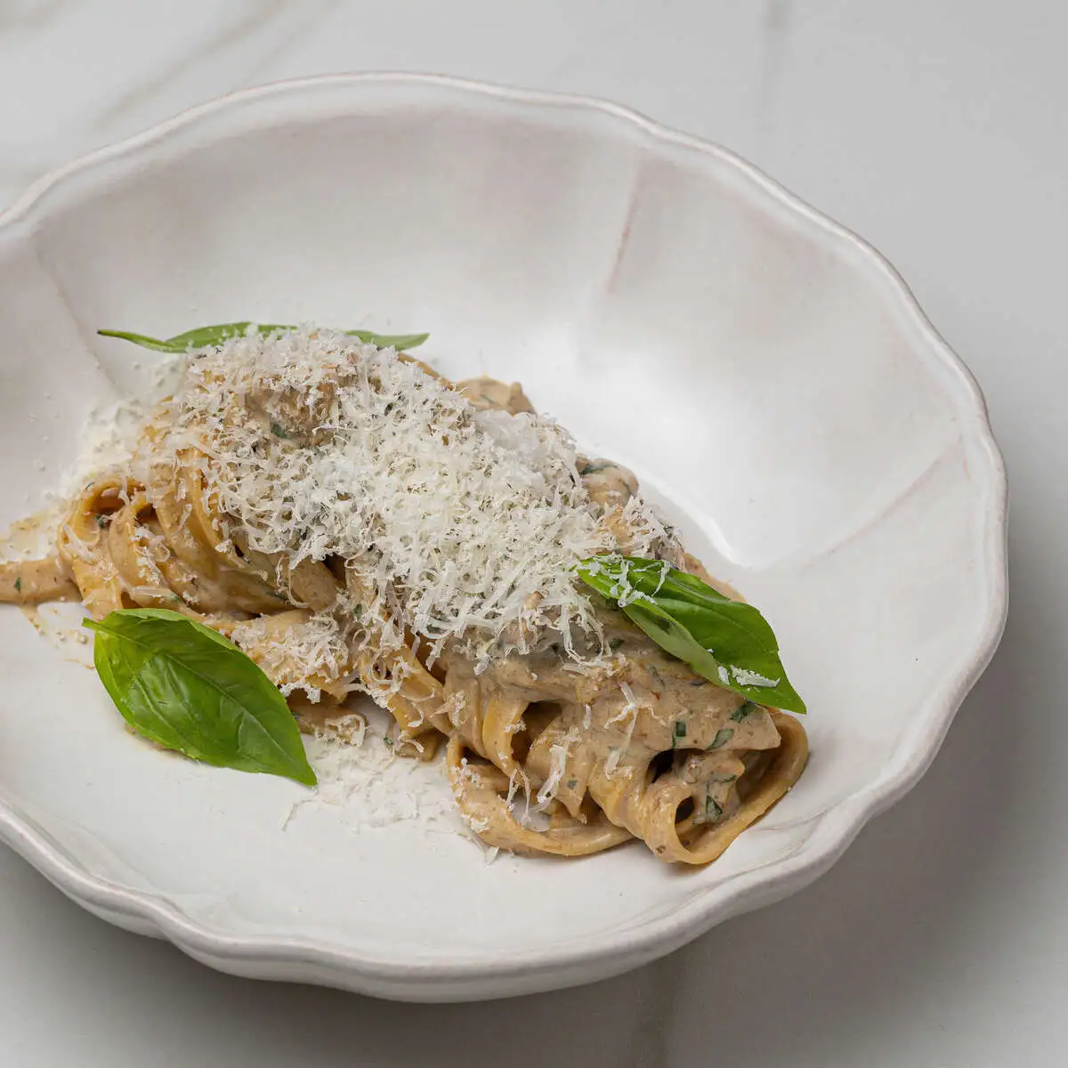 Паста альфредо с цыпленком и грибами