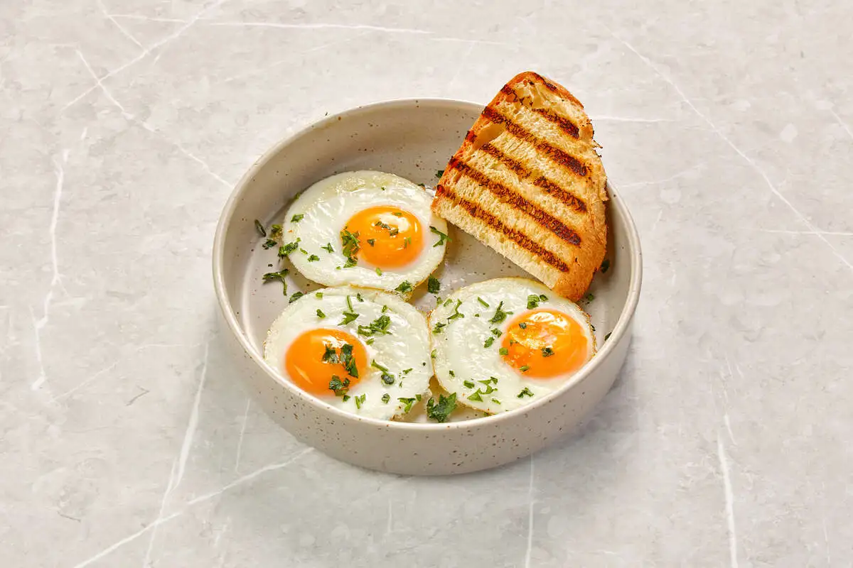 Яичница из трех яиц