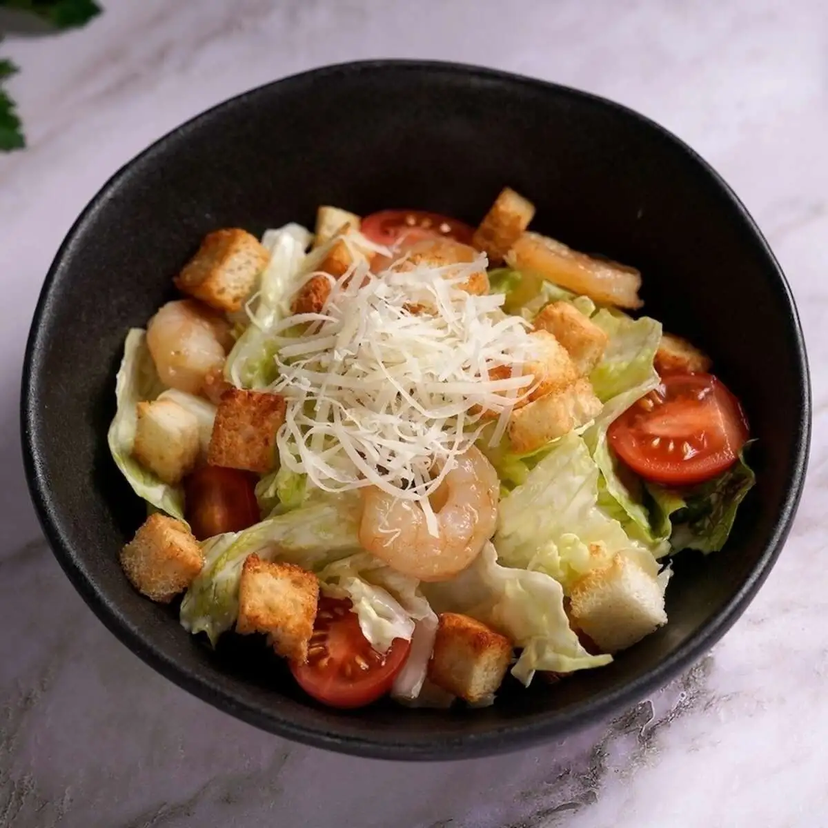 Цезарь с тигровыми креветками