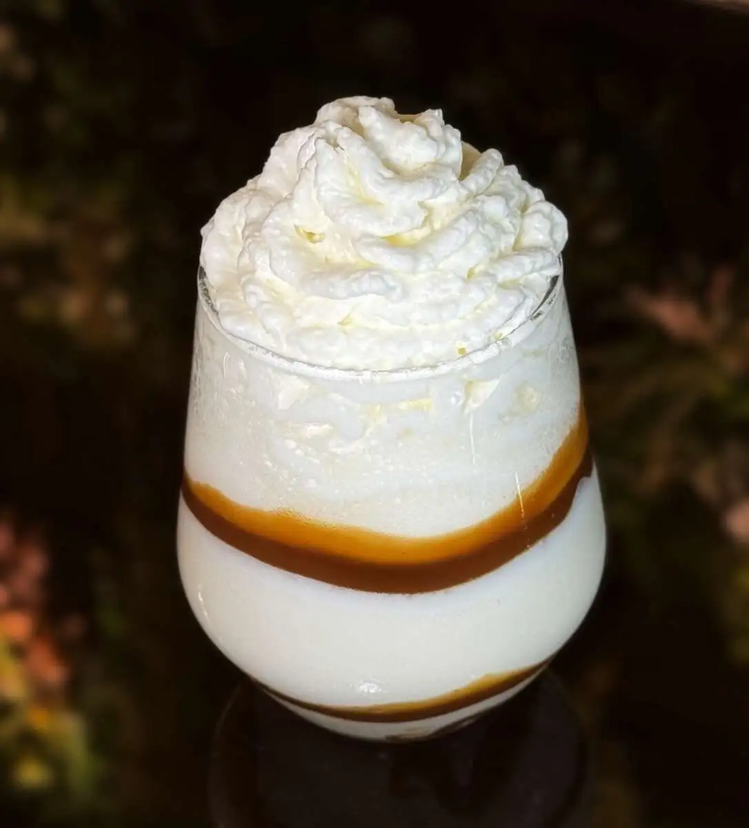 Милкшейк ванильно-карамельный/Vanilla-caramel milkshake