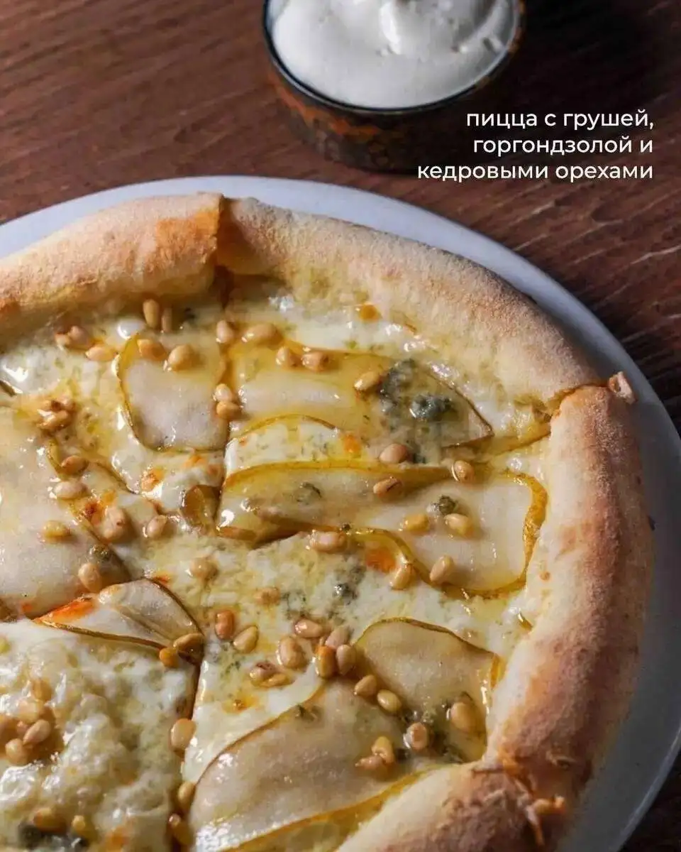 № 2 (Груша,  горгондзолла, кедровые орехи) 380гр.