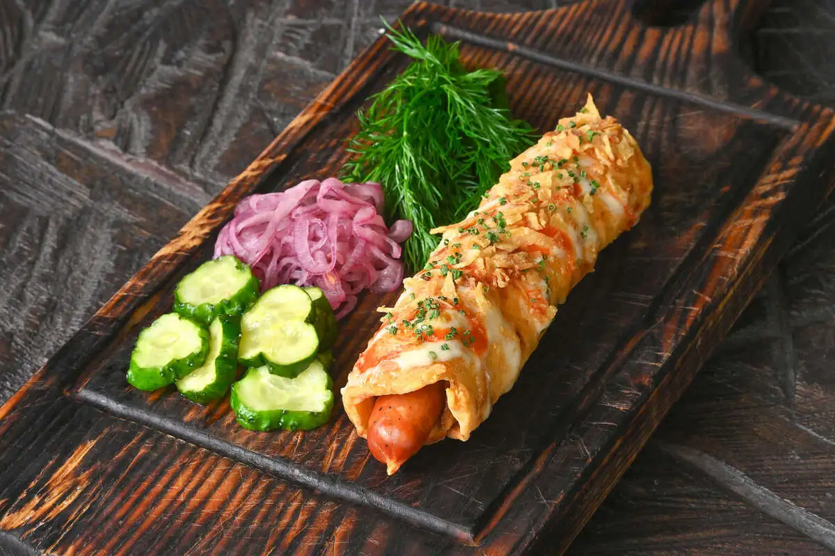 Норвежский ломпе-дог на картофельной лепешке со свиной колбаской 240гр.