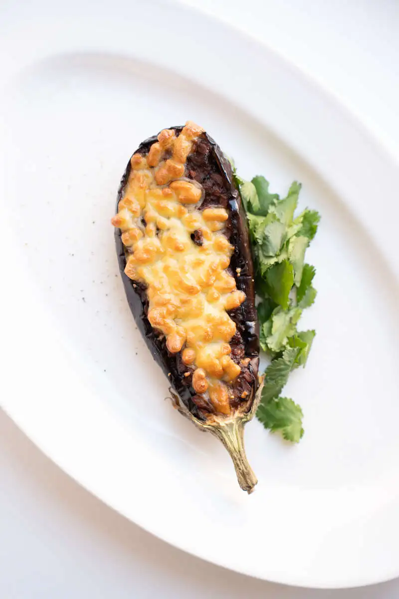 Баклажан запеченый с говядиной ланч