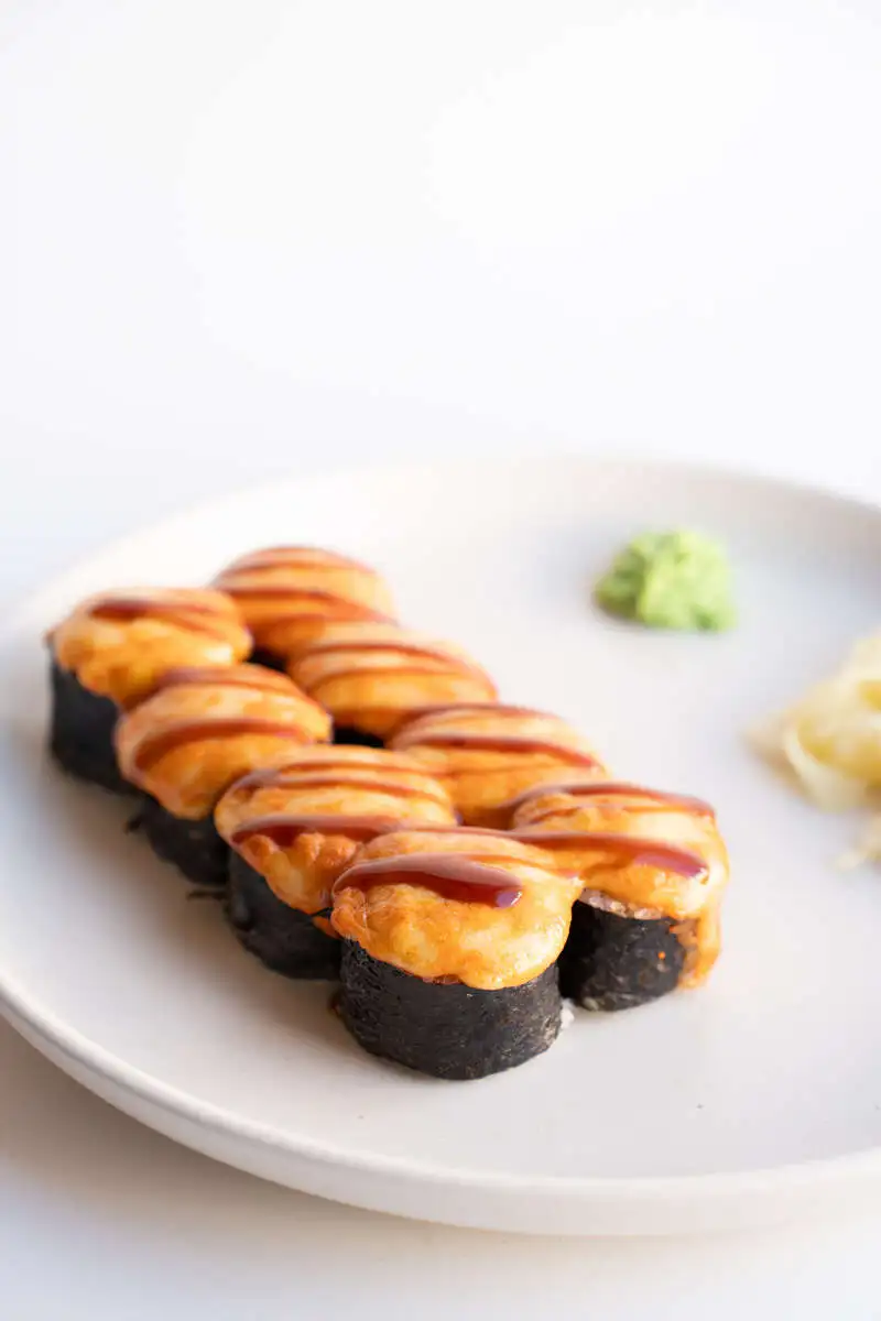 Ролл запеченный с тунцом ланч